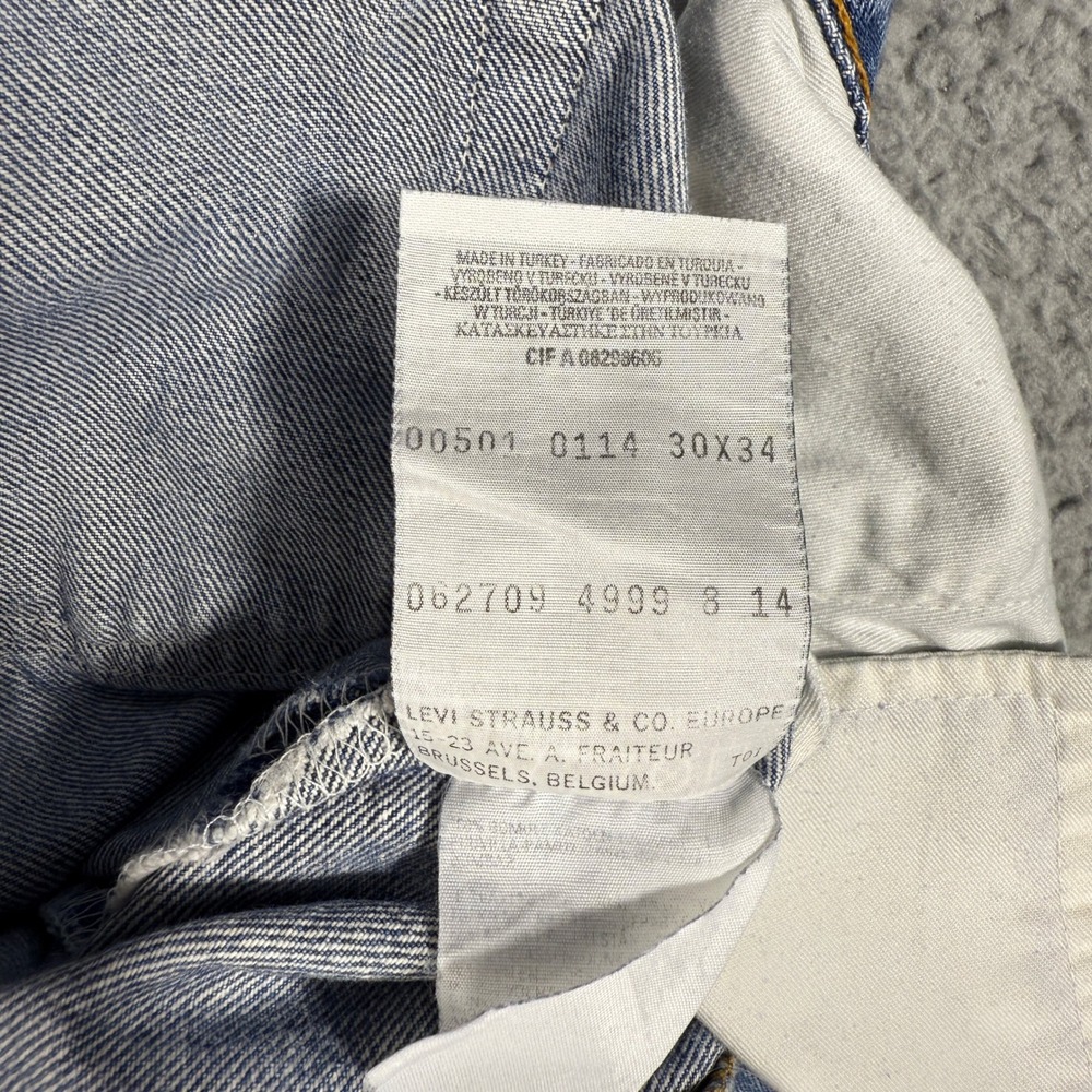 Levis 501 Jeans Mens 30x34 Button Fly Blue Grunge Denim Y2K - Picture 4 of 9